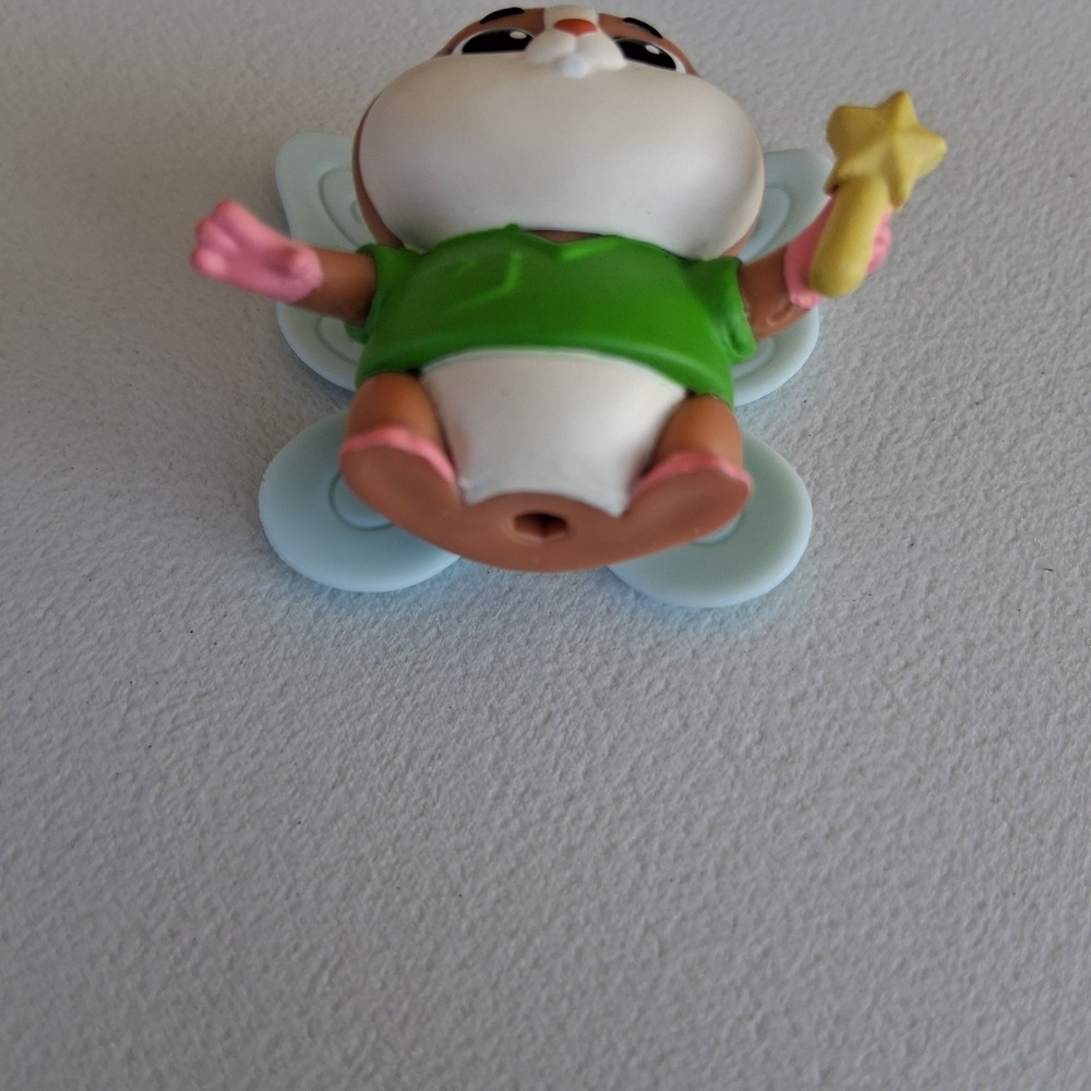 Spin Master Vida The Vet Pip 7" Plush Toy & 1.5" Mini Action Figure Set - Picture 8 of 11